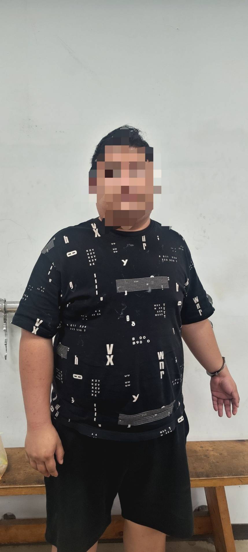▲南投埔里警方一天內接連查獲兩起詐騙案件,查扣260萬元現金及多張金融卡等證物。(圖/埔里分局提供)