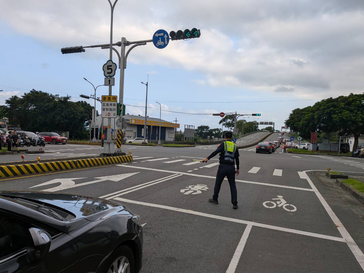 國慶連假10月9日登場,警政署提前部署交通疏導勤務,提醒民眾留意台東國慶煙火周邊交通管制措施。