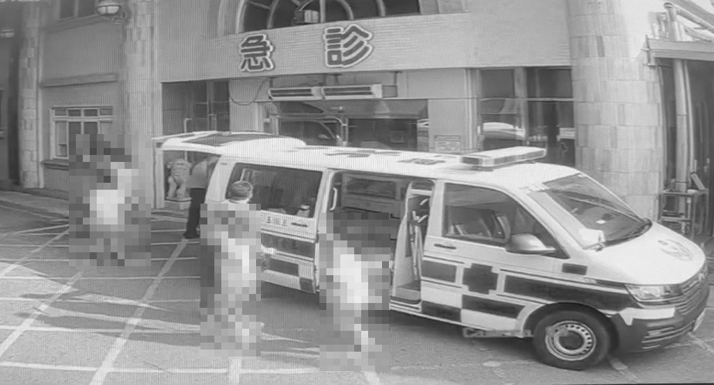 屏東一所國中14日下午發生防狼噴霧誤觸意外，疑似學生把玩家長提供的防狼噴霧，不慎觸發導致噴霧在教室內擴散，造成7名國一學生喉嚨痛、身體不適，緊急送醫檢查，所幸7人均無大礙，已由家屬接回。