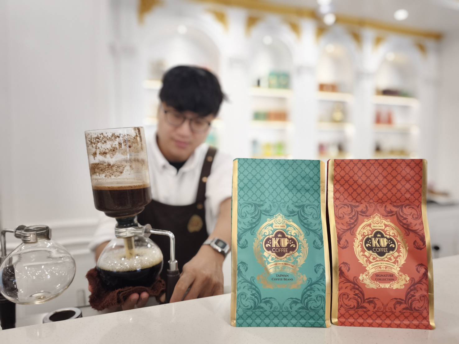  劍湖山世界全新「KU Coffee美學館」10月21日正式開幕，以法式宮廷及巴洛克建築風格打造咖啡休閒空間。（圖／劍湖山世界提供）