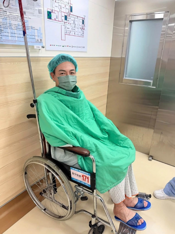 陳隨意因聲帶長出結節入院開刀。(圖/翻攝陳隨意臉書)