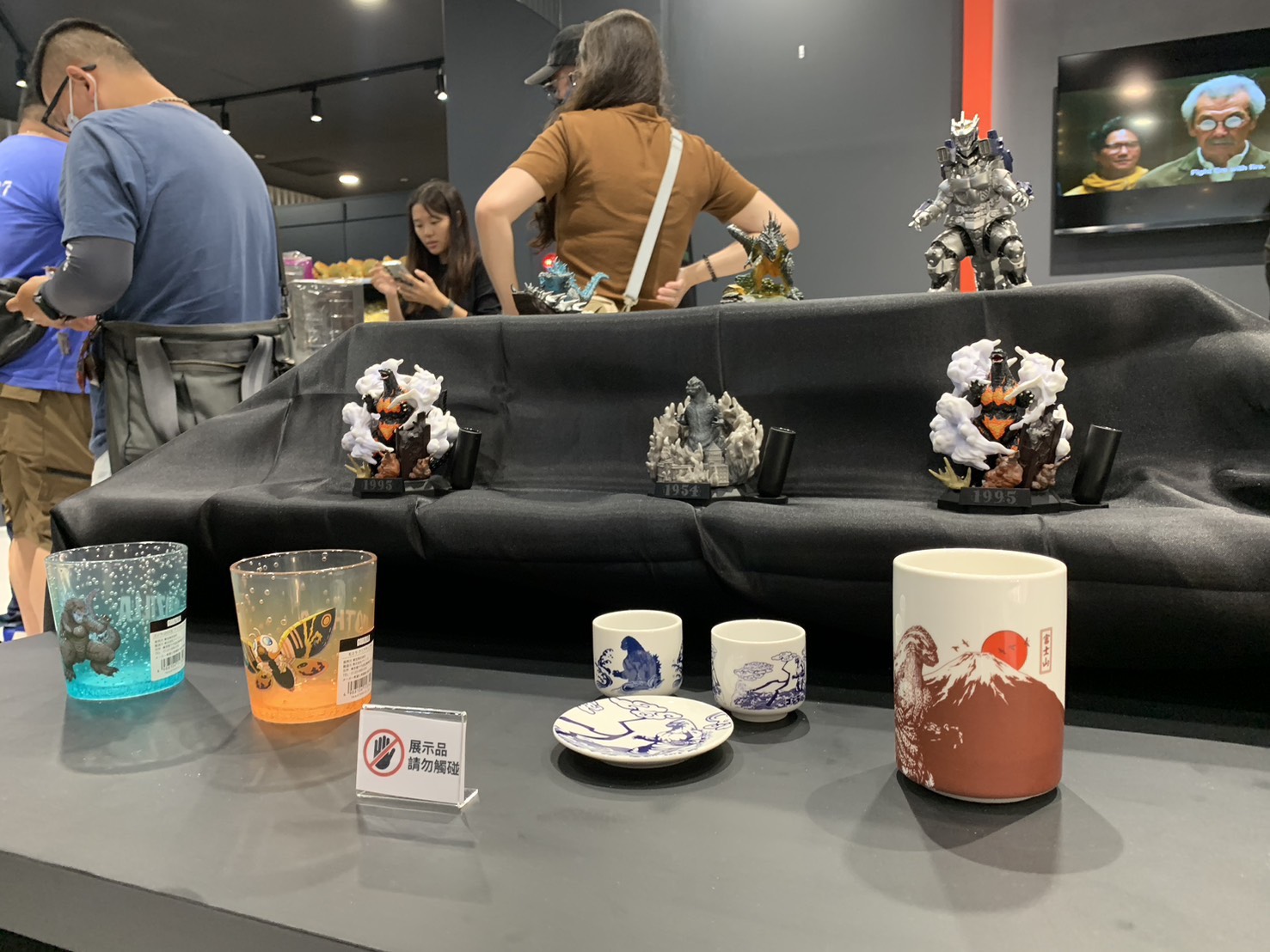 怪獸宇宙降臨高雄!GODZILLA POP-UP STORE 於大立A館展開試營運,從經典怪獸模型到人氣聯名周邊應有盡有,讓民眾不用飛日本也能感受哥吉拉魅力。