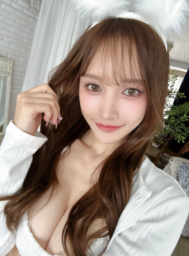 日本AV女優御園桃回應女優拍片時在想什麼。(圖/翻攝御園桃IG)