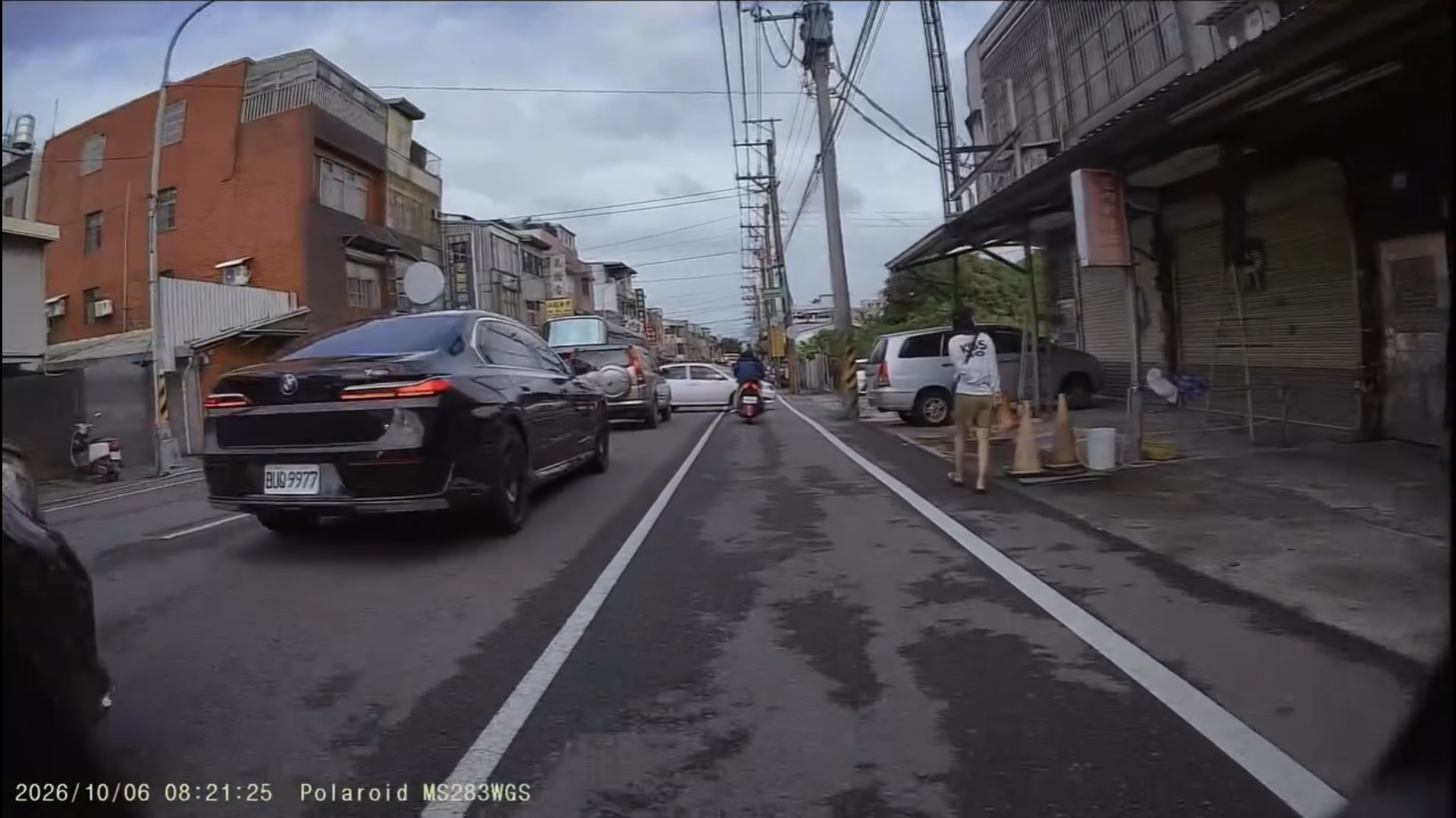桃園平鎮金陵路汽機車碰撞　轉彎轎車與機車路口發生事故