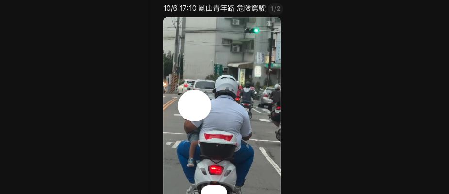 左手抱幼童、右手騎機車！高雄鳳山驚險一幕　網友直呼危險