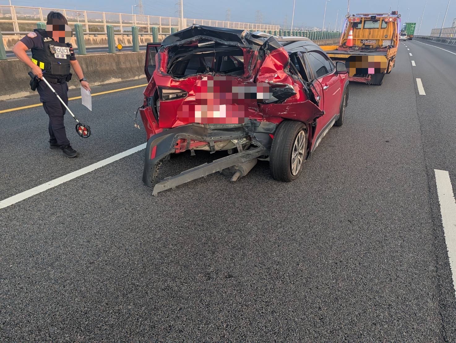 國道3號和美段3車連環追撞！小貨車疑未注意前方釀禍　4人受傷送醫