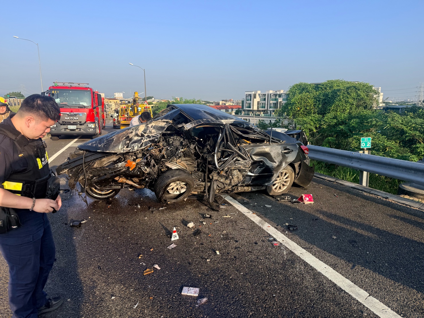 國道6號死亡車禍！　自小客車撞匝道口護欄駕駛拋出車外死亡