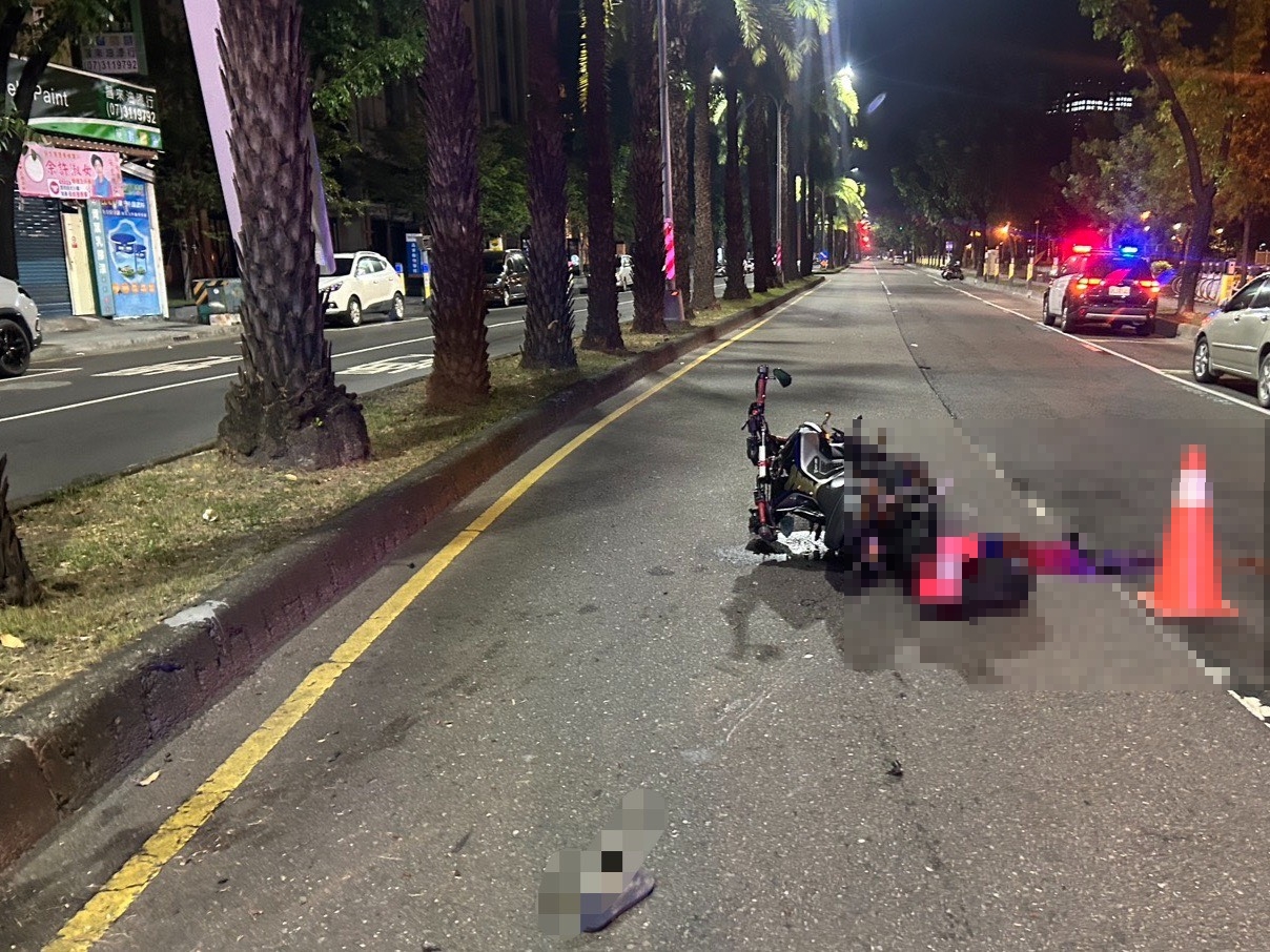 高雄凌晨死亡車禍！男不明原因撞分隔島　送醫仍不治