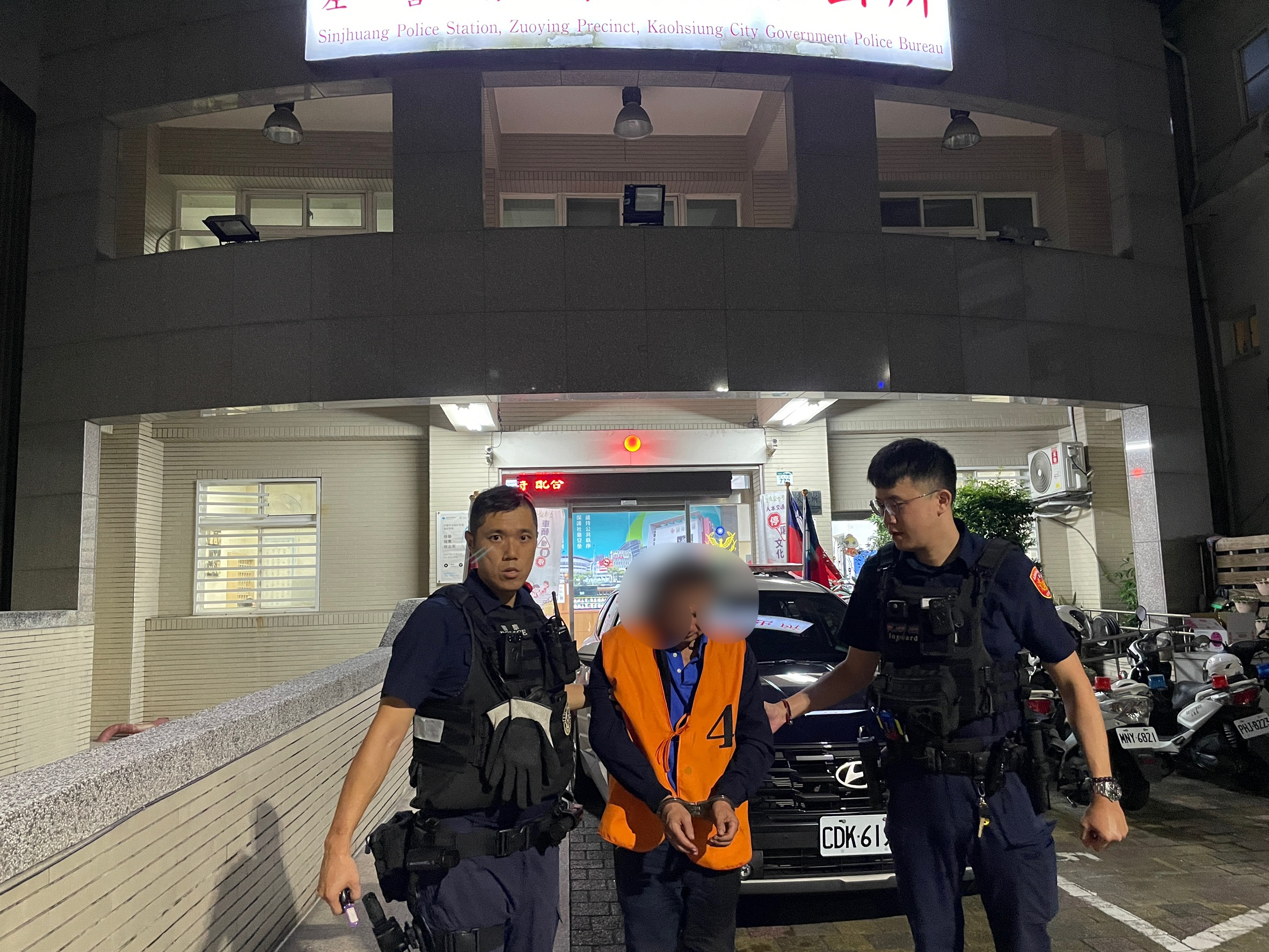 高雄驚悚砍人！62歲男持20公分水果刀砍妻　友人空手奪刀濺血