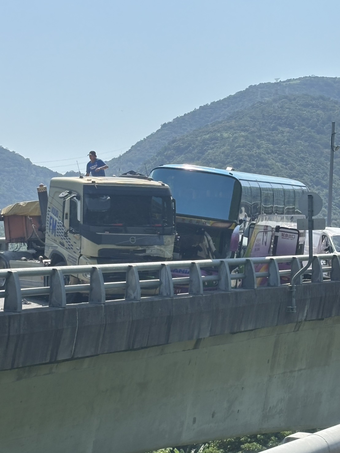 台九線觀音隊道路段重大事故！　雙向封閉管制中