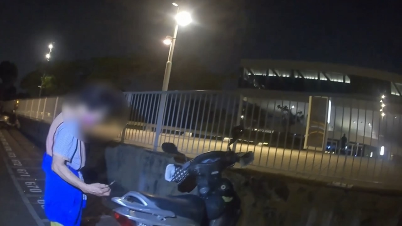 高雄八旬嬤忘記機車停哪！一天3訪衛武營　警暖心助尋回