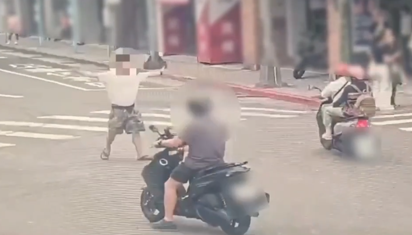 南港醉漢路上亂攔車！　警方勸離依法究辦