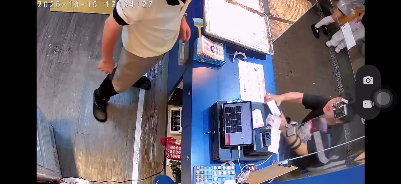 影／顧客插隊爆糾紛！西門町甜甜圈店員跳出櫃檯打人　店家PO監視器致歉