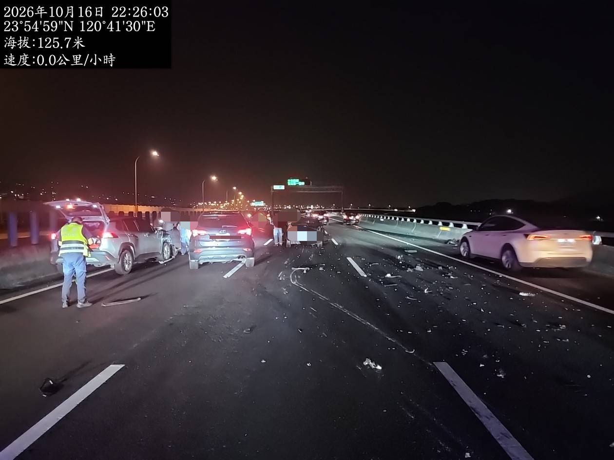 國道3號5車連環車禍！　7人受傷送醫