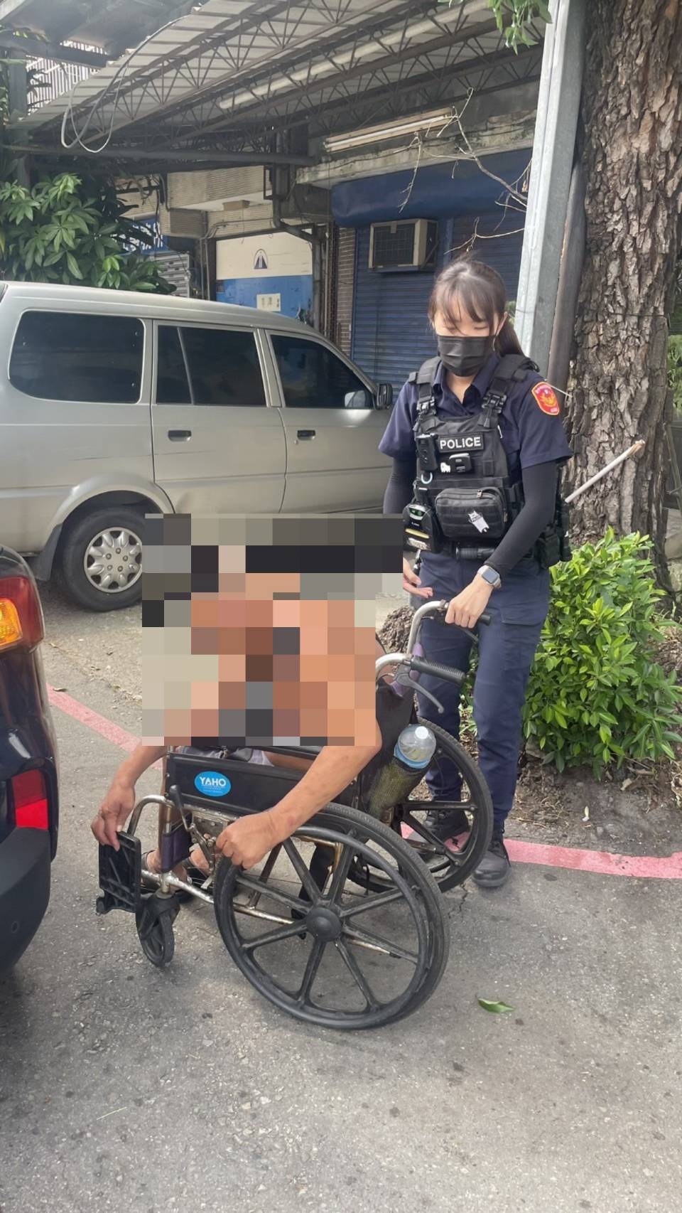 台中輪椅老翁迷途街頭「忘了回家的路」　暖警耐心查身分親送返家