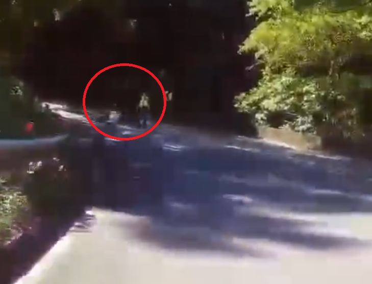 員警處理車禍遭撞傷！　北宜公路大貨車翻覆警員交管遭自摔機車撞傷