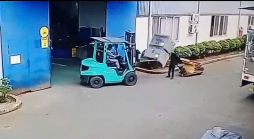 影／工安死亡意外！堆高機突煞車「兩大貨箱翻落」　越南工人路過遭砸送醫不治