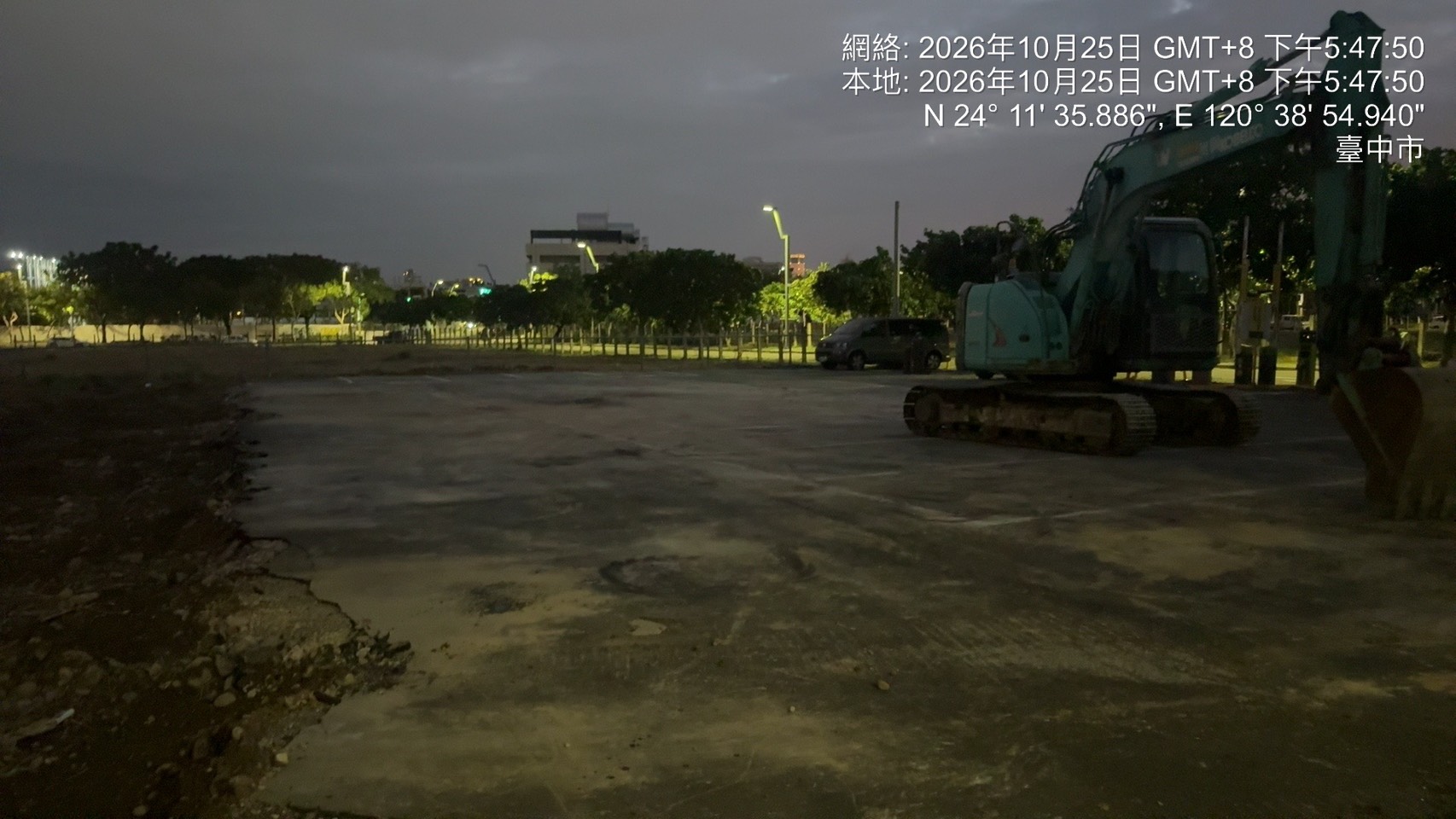 江啟臣、黃馨慧合掛看板遭強風吹倒波及車輛　廖偉翔：殘骸清除完畢、將全額賠償