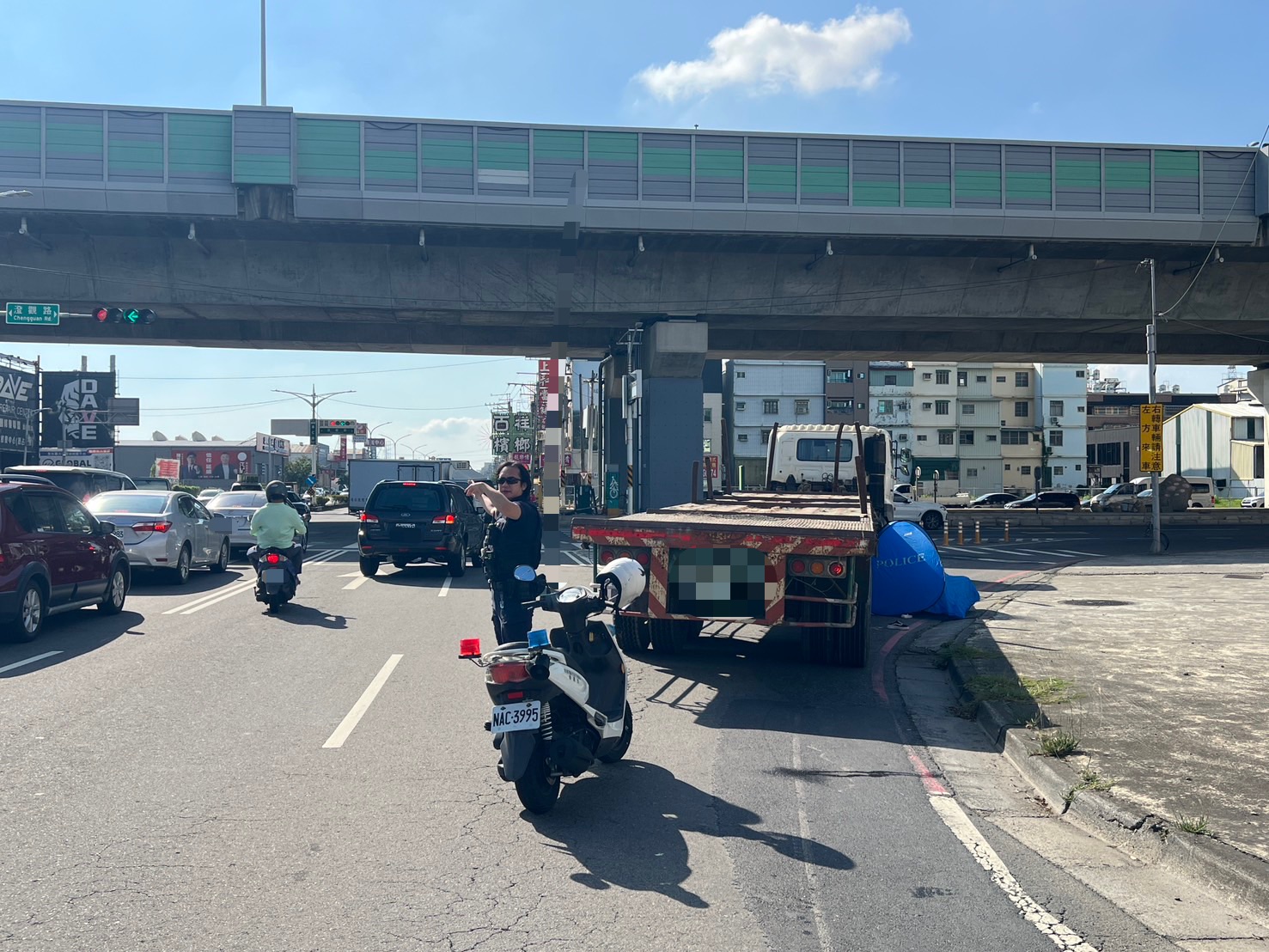 高雄仁武死亡車禍！大貨車、機車碰撞　59歲女騎士當場身亡