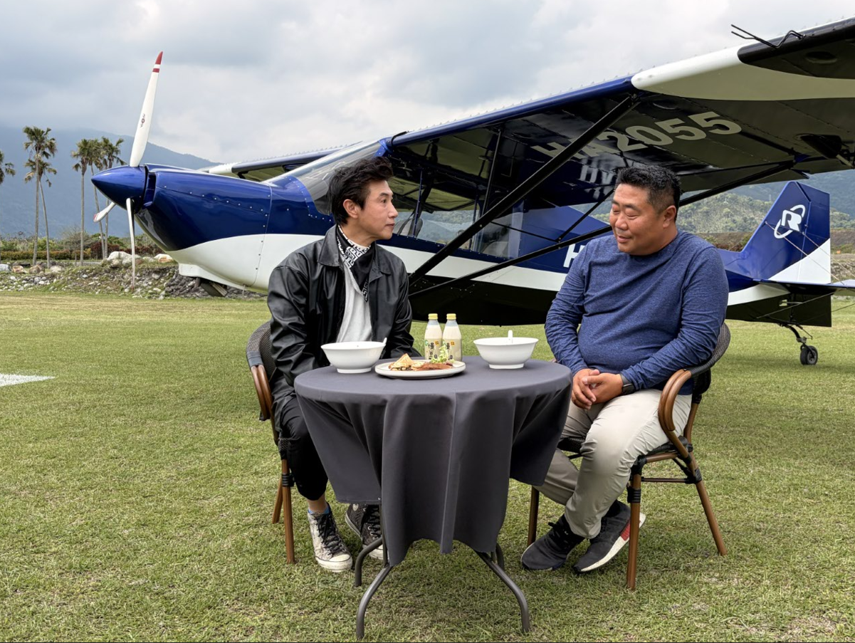 陳鴻主持新節目《縱谷食光》。（圖／陳鴻提供）