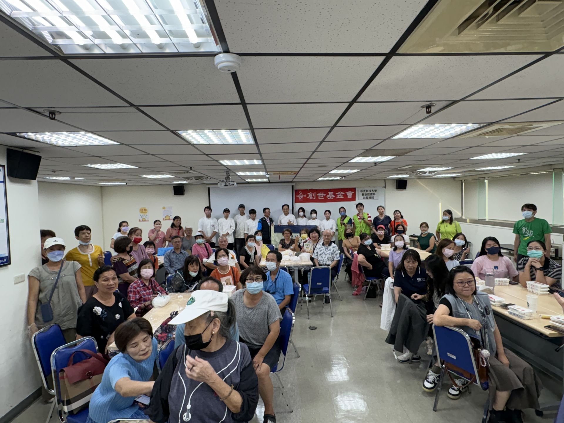 創世基金會攜手弘光科大　百名台中居民自做月餅歡慶中秋傳愛心