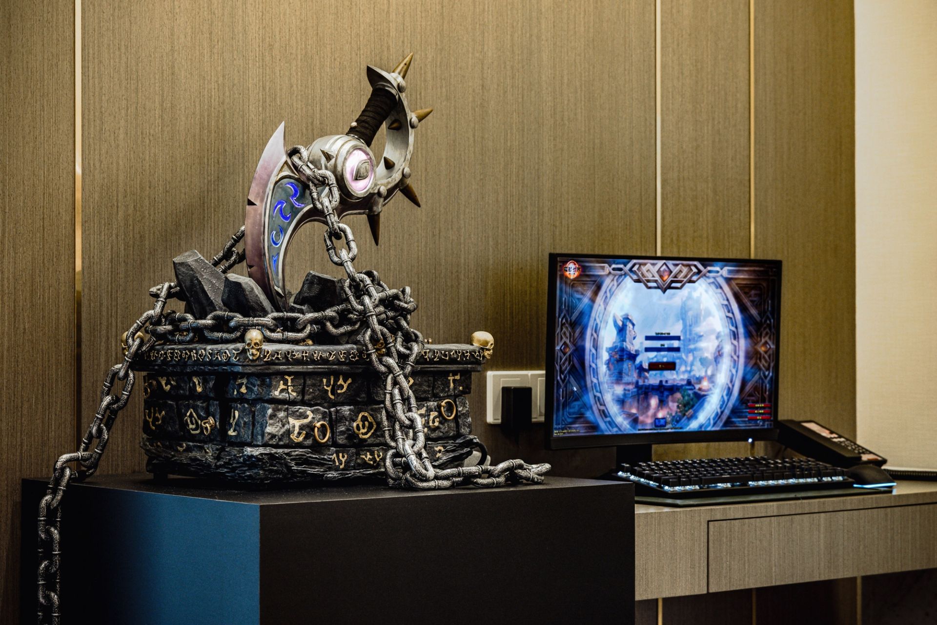 台北漢來大飯店結合經典遊戲《魔獸世界》,打造沉浸式房間。(圖/台北漢來大飯店)