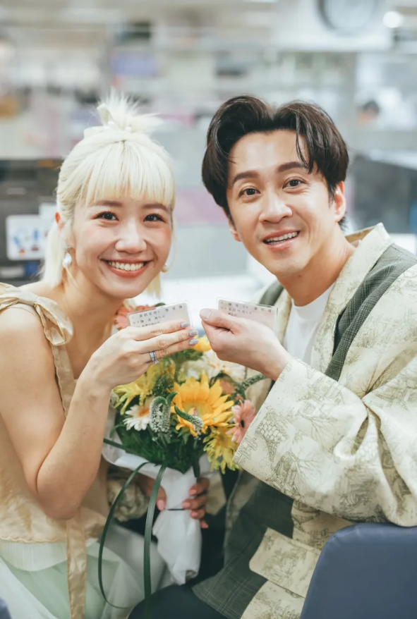 Lulu、陳漢典登記結婚。（圖／天地合娛樂提供）