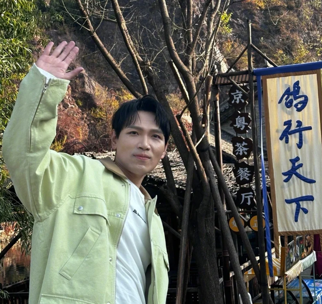 楊宗緯為惡鄰居闢謠，還喊話網友看他轉發央視的貼文。（圖／翻攝楊宗緯微博）