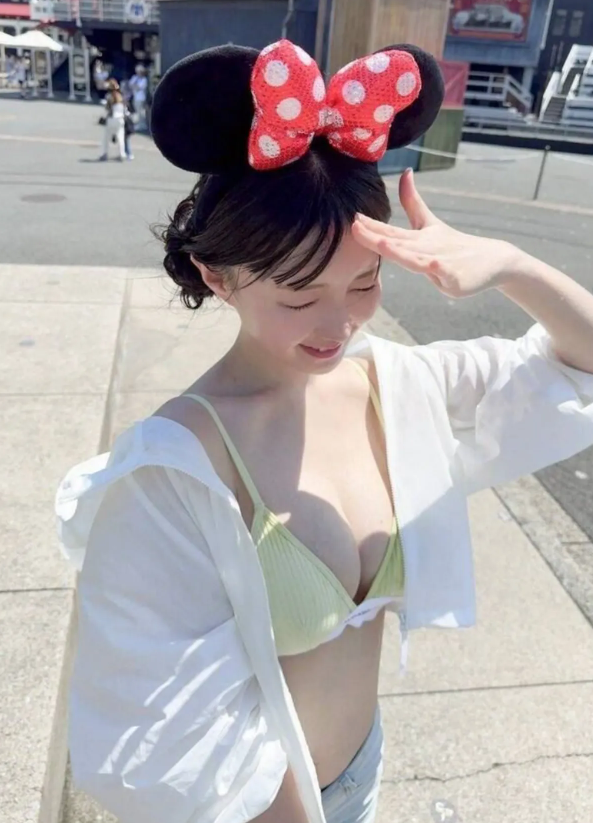 三佳詩宣布出道拍AV。(圖/翻攝三佳詩X)