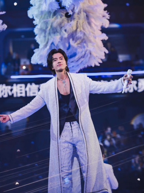 言承旭演唱未發表的新歌。(圖/相信音樂提供)