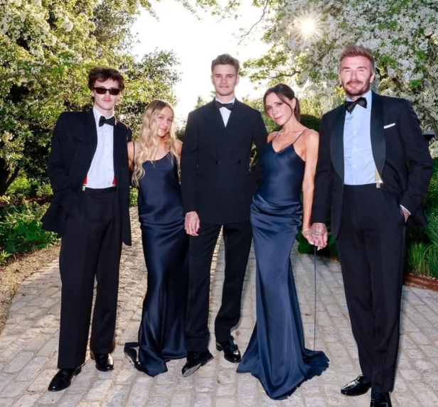 長子布魯克林發文揭穿貝克漢一家都是演的。（圖／翻攝貝克漢IG）