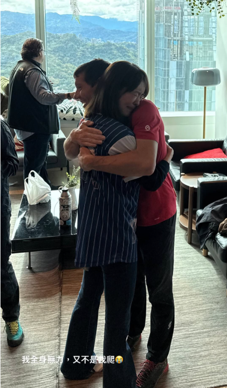 見證霍諾德台北101登頂，賈永婕跟著尖叫。（圖／翻攝賈永婕IG）
