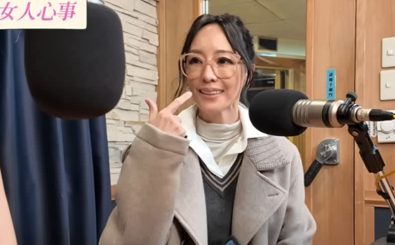 關穎、陶晶瑩都曾遇過櫃姐銷售時擺臭臉。(圖/翻攝陶晶瑩YouTube)