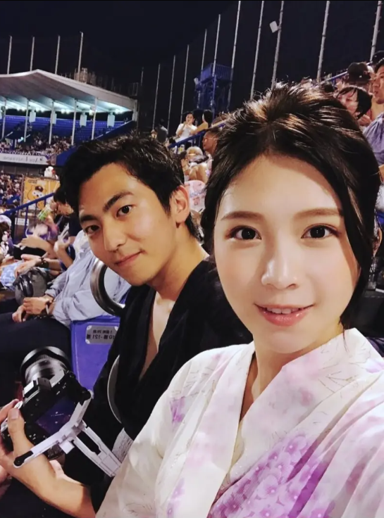 鄭家純和日籍老公。（圖／翻攝鄭家純臉書 ）