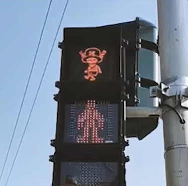 高雄行人號誌出現喬巴圖案。（圖/翻攝高雄市政府交通局臉書）