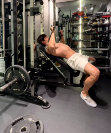 王家梁練出超狂腹肌。（圖／翻攝王家梁​IG）