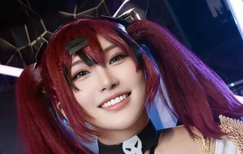 陸網瘋傳一位網美Coser拒付尾款,被攝影師公開原始照片。(圖/翻攝微博)