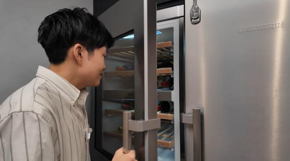 Joeman開箱自家上億豪宅。(圖/翻攝Joeman YouTube)