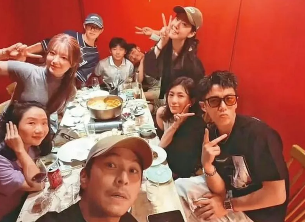 舒華和柯震東的緋聞傳了1年半,目前傳出女方已見過柯家人。(圖/翻攝IG)