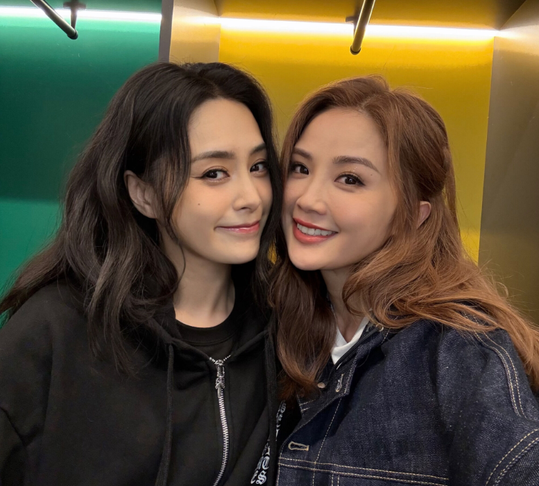 阿Sa（右）曾被醫生診斷出有「輕度中風」。（圖／翻攝微博）