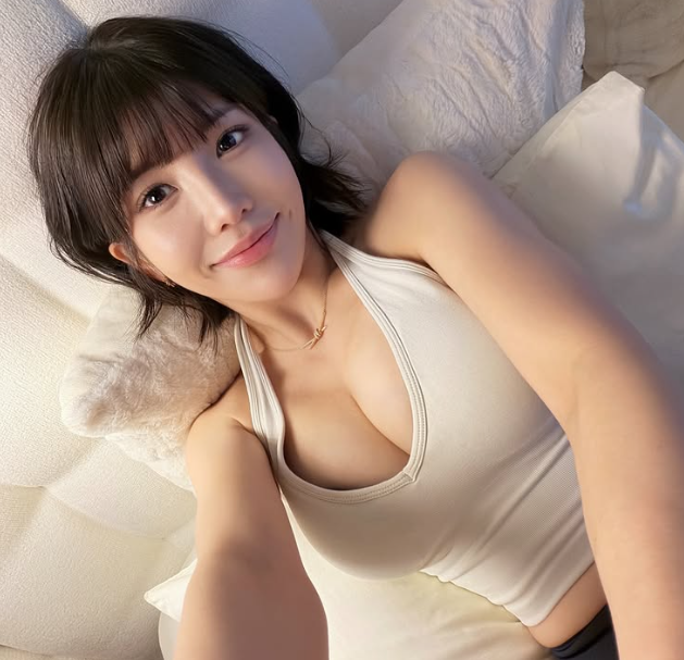 壯壯PO出上圍辣照。(圖/翻攝壯壯IG)