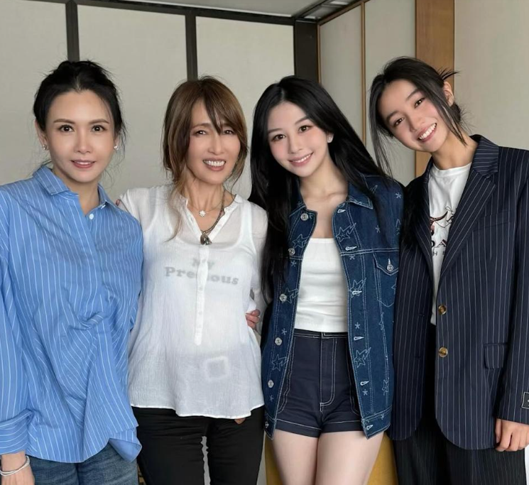 邱淑貞（左起）工藤靜香、沈月、木村光希世紀大同框。（圖／翻攝沈月IG）