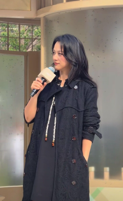 湯唯出席活動被目睹小腹隆起， 遭疑已懷上二胎。（圖／翻攝微博）