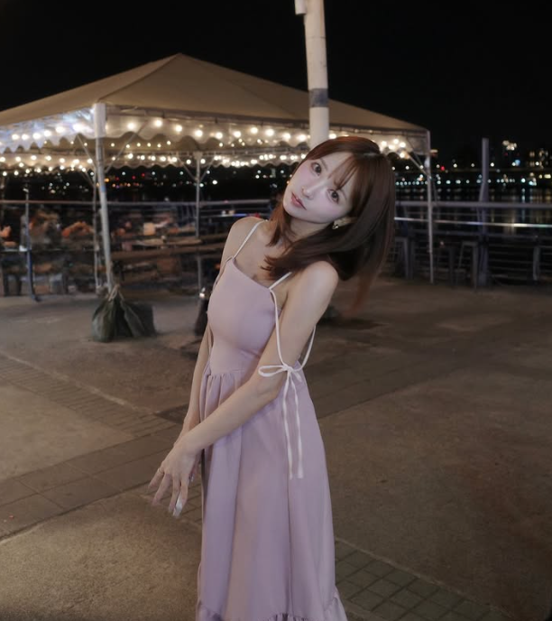 三上悠亞現身大稻埕。（圖／翻攝三上悠亞IG）