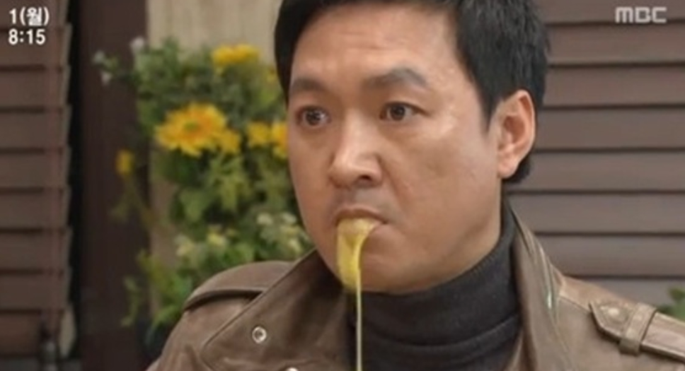 朴東彬在餐廳斷氣被發現，享年56歲。（圖／翻攝微博）