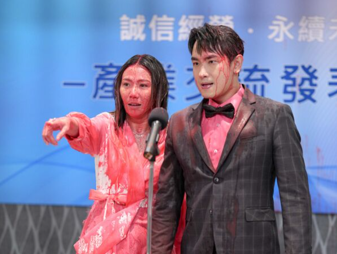 大牙演出反派角色，遭賞巴掌、潑紅漆。（圖／三立提供）