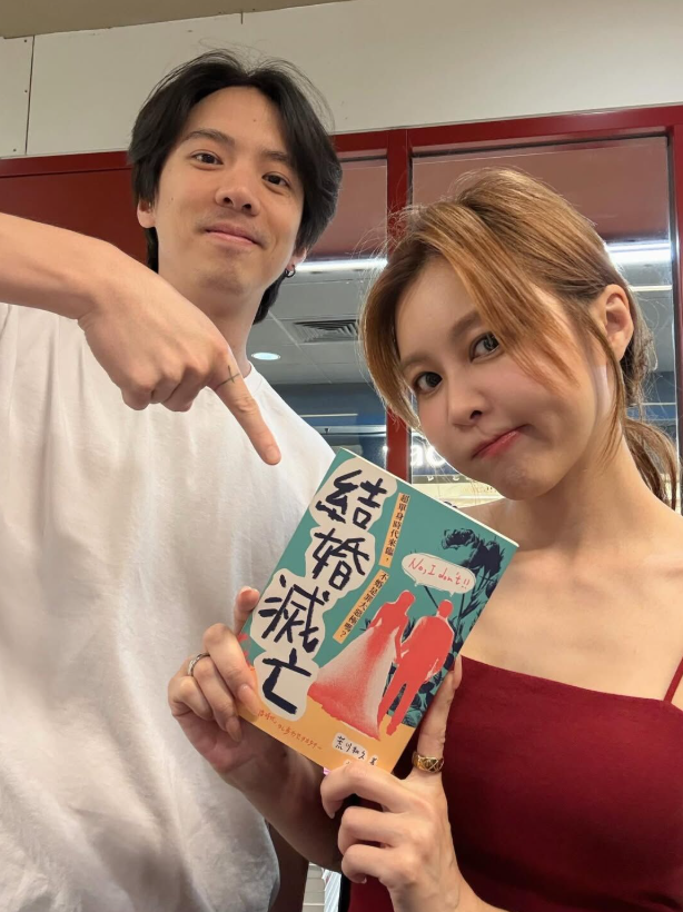 「分手妹」陳佩佩和前夫拿鐵破冰。(圖/翻攝陳佩佩IG)