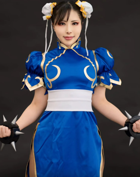 日本媽媽Coser Souu為了扮春麗狂甩28公斤。（圖／翻攝X）
