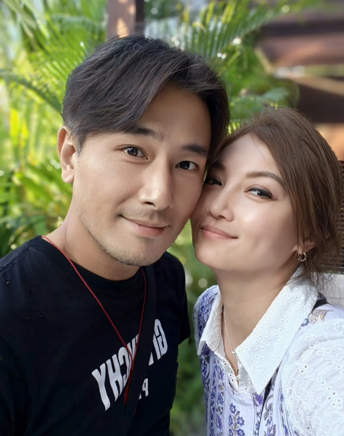 傅子純遺孀分享多張夫妻倆的渡假照。(圖/翻攝臉書)