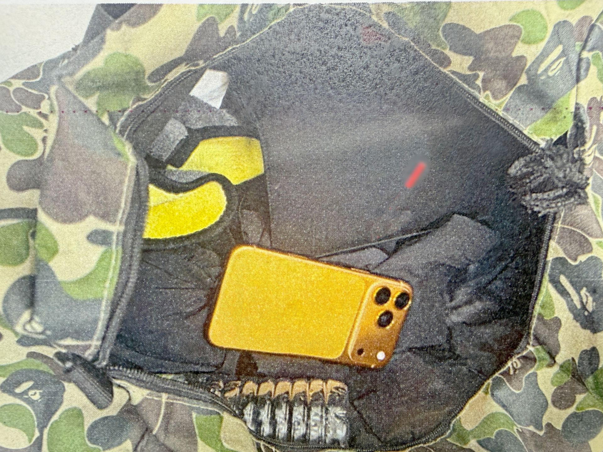 %E8%AD%A6%E6%96%B9%E8%B5%B7%E5%87%BA%E8%A2%AB%E5%81%B7%E7%9A%84%E4%BA%8C%E6%89%8B%E8%98%8B%E6%9E%9C%E6%89%8B%E6%A9%9F%E3%80%82%E7%BF%BB%E6%94%9D%E7%95%AB%E9%9D%A2